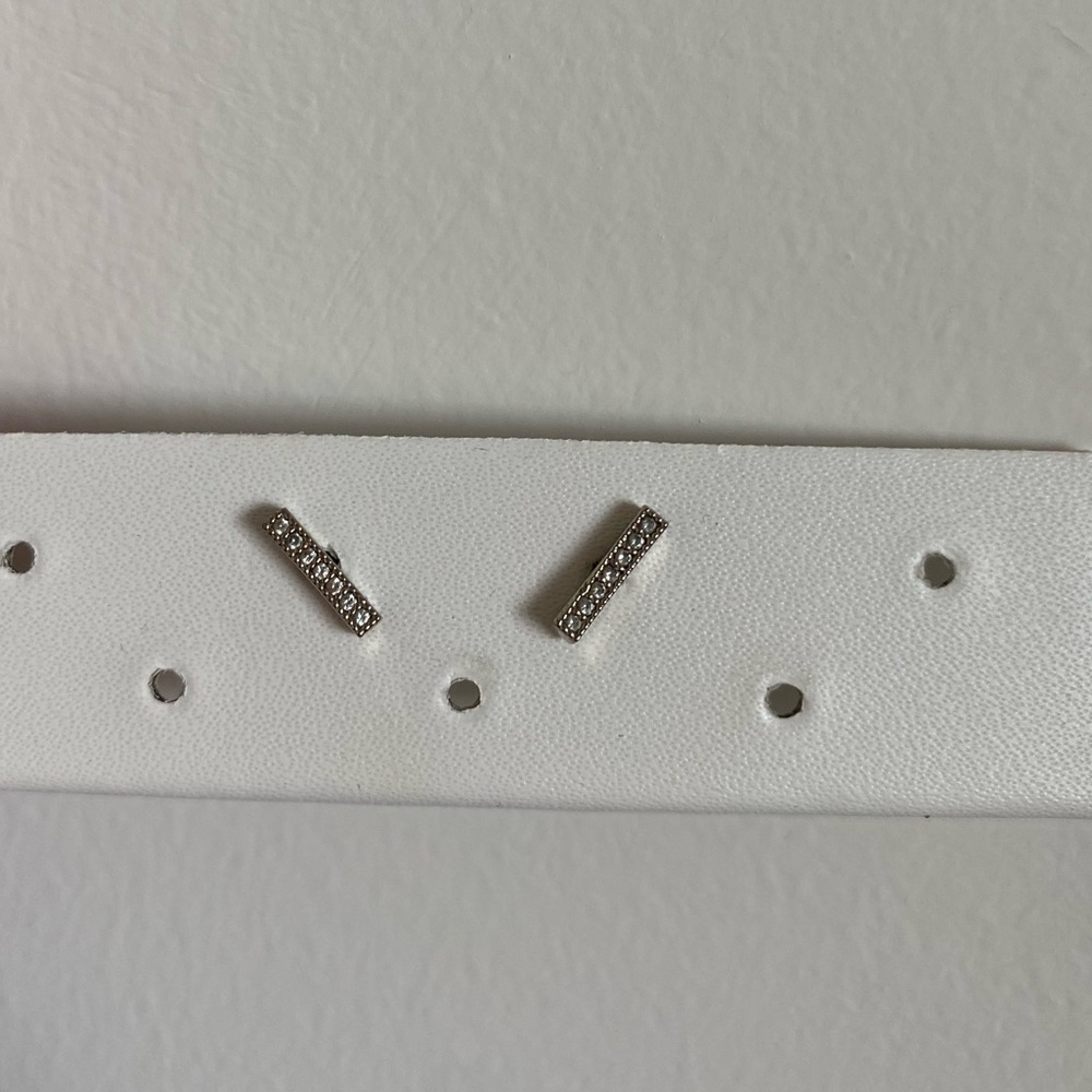 Silver bar stud earrings with cute crystals in the middle.